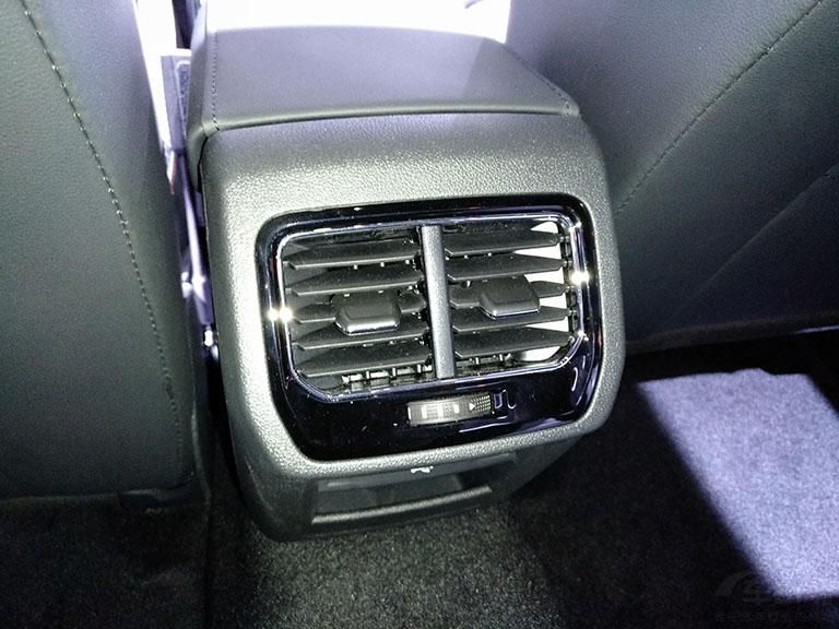 ���������棬���GTS�䱸����һ̨������EA888 2.0T������ѹ������������������Ϊ220��������ֵŤ��Ϊ350ţ���ס�