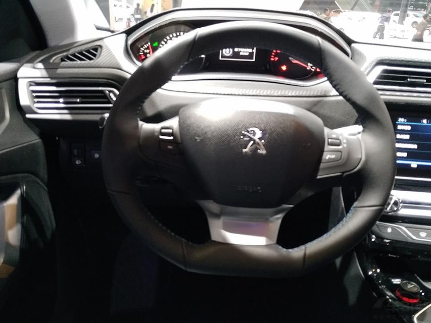 ���䳵���ڱ����Լ��Ƽ������л������˵���Ӱ�񡢵�����ɲ������Ѳ����̥ѹ��⡢ä����⡢ǰפ���״��Կ�׽���/һ�������ȡ�