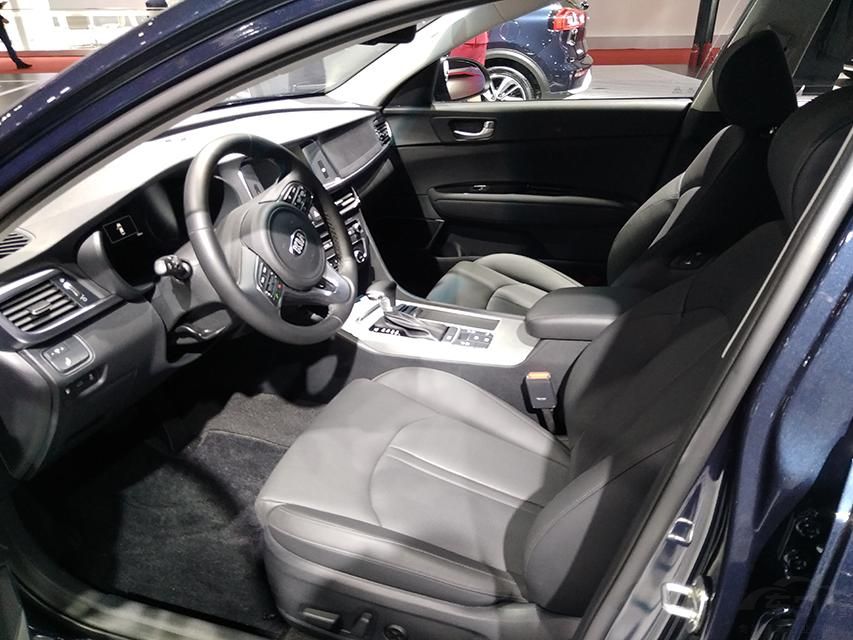 �ټ��϶�С��΢΢���̵�Ѽ��ʽ�����壬�����������濴�Ų����˶��С�