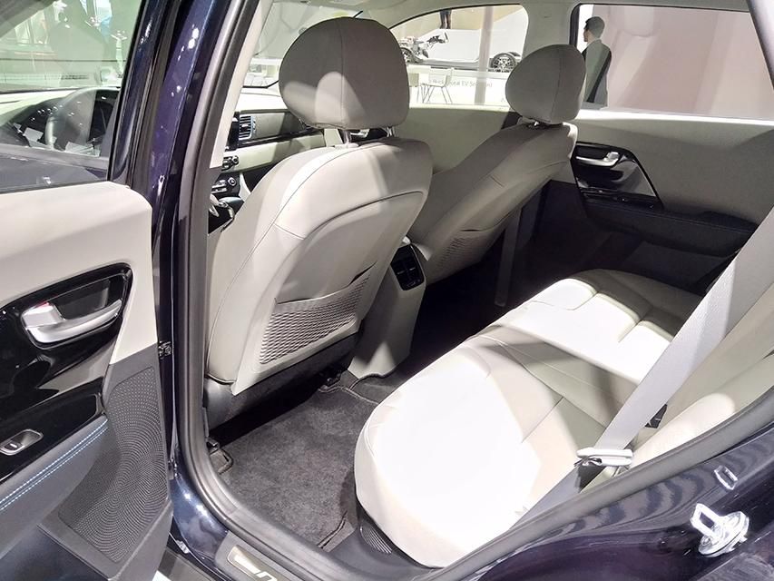 �����ε�����ϣ�������������ɫɫ�����ֲ���������ɫ�ΰ����װ�Ρ�