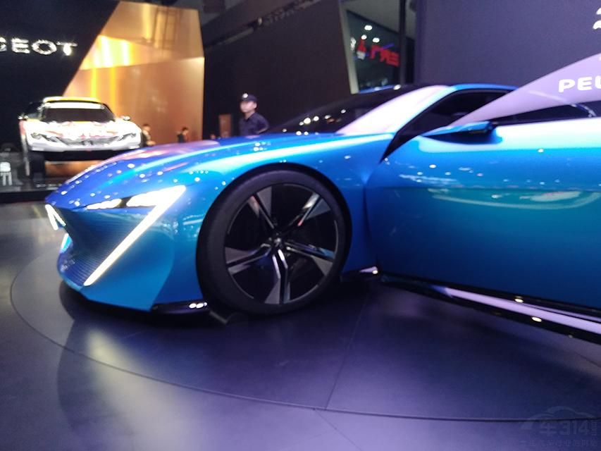 β�����ͷ��棬�³��󵨵Ĳ�����һ��ʽβ���飬���伫����Ƹе�β�����������˿������ǳ��˶�