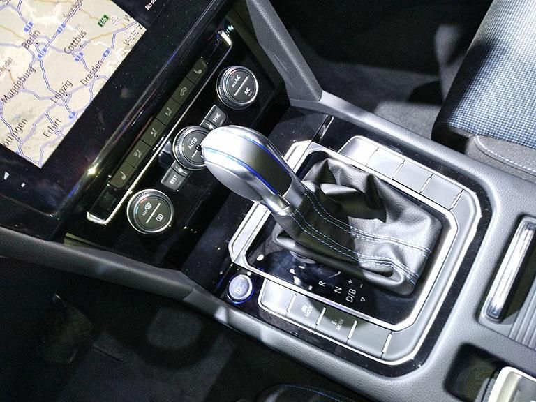 ϸ�ڷ��棬��������֯��������Σ����ڳ��ڵĶദ����λ�ò�������ɫװ�Ρ�