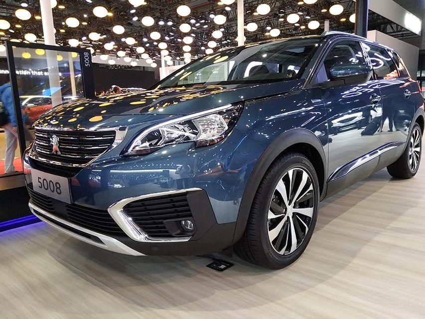 ��ͷ���ָ�����4008�����ͱȽϽӽ���ϸ��֮���������졣ǰ��Ʋ�����ȫLED��Դ��