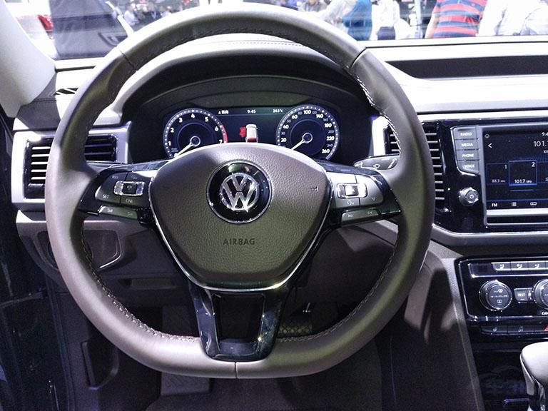 ƥDQ5007ʪʽ˫ϱ䡣4MOTIONʱϵͳļӳ£;0-100km/hٽΪ8.1룬ʻܸġ