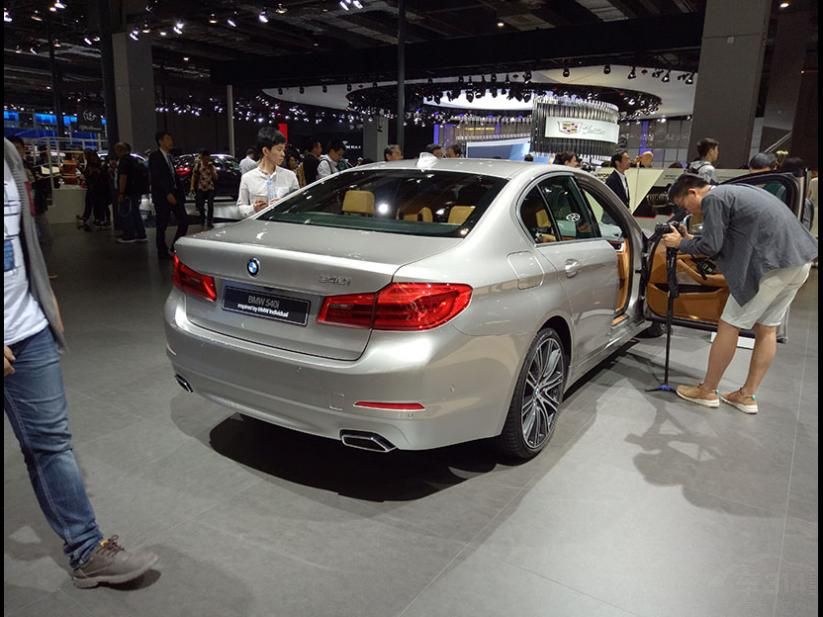 ͬʱṩHarman Kardon1400׵16BowersWilkinsϵͳѡ