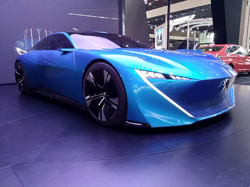 �������棬�³�����������ShootingBrake��ƣ��Կ�ʽ����ӵ���㹻��Ŀ����Ƕȡ�