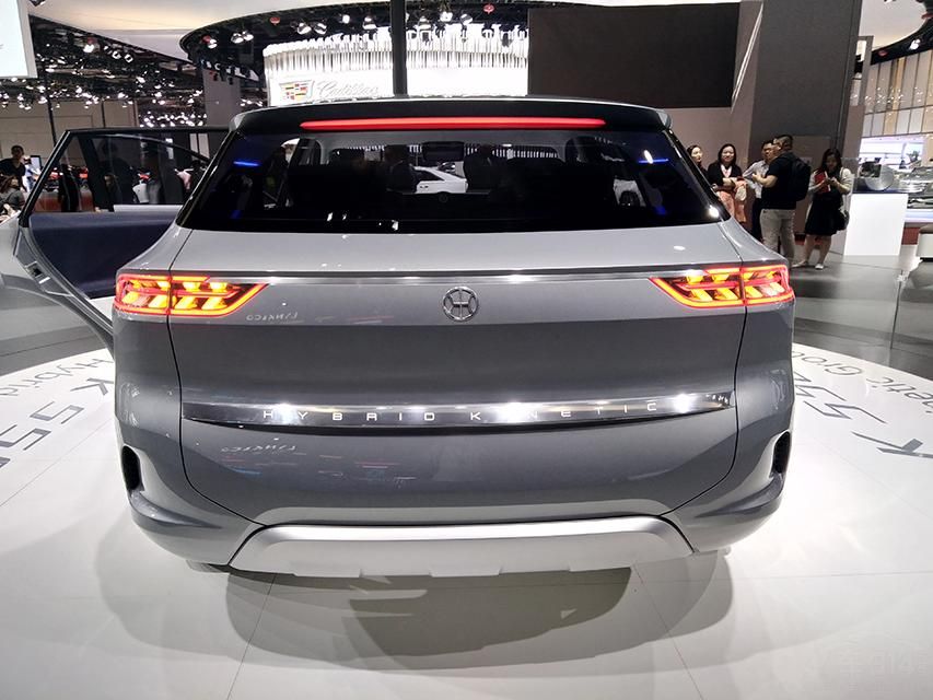 ����K550��λһ��5��SUV��������۴������У�ǰ�����ö��ʽ�����դ��ƣ������������������