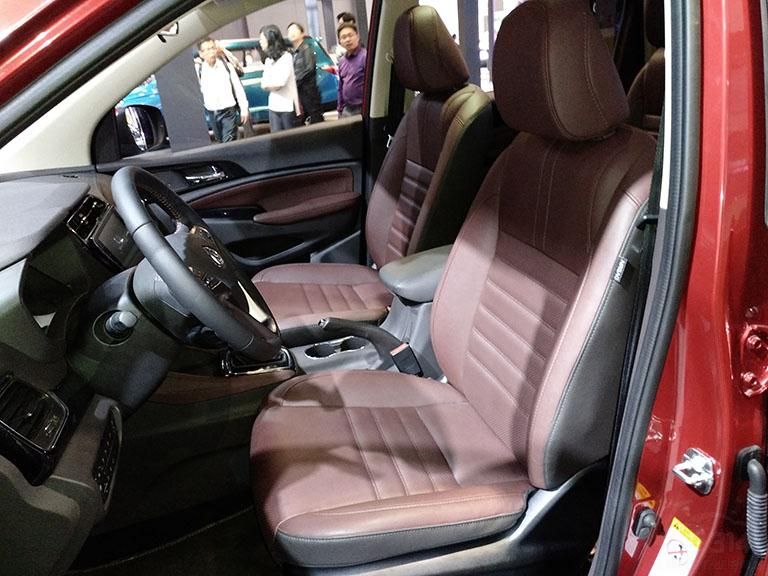 �³���������T-BOXԶ�̿���ϵͳ���߱���Զ�̳�����Ϣ��ѯ���͡�Զ���ֻ����Ƴ����������ܣ�����Զ�̼�鳵�š��촰��ʣ���������������ϵ�״�����ڼ�ʻ�����У���ʻԱ������ͨ������������ϵͳ����ָ�ʵ�ֵ������������ֲ��š�������ѯ��Ҫ��