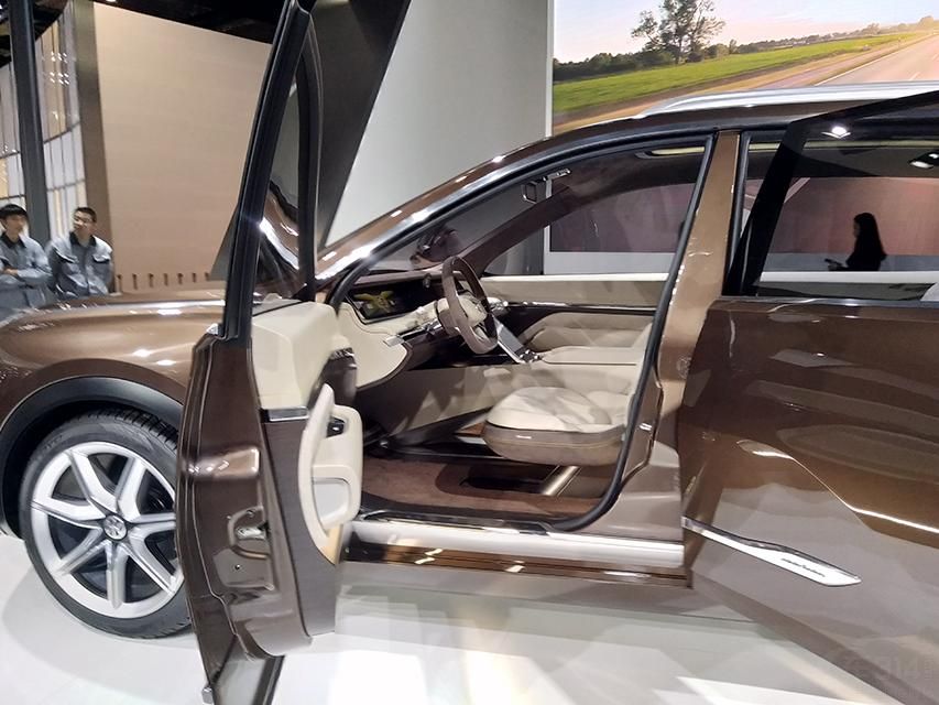 ����K750ʹ����ʵ�����еĹᴩʽβ����ƣ��������ʶ�ȷǳ��ߡ�