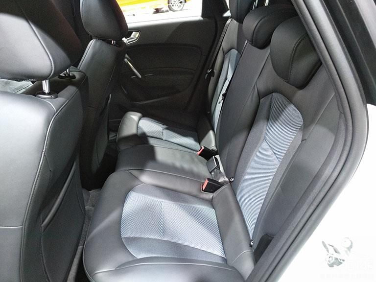 ԣµA1һûȺ壬رŮߵĻӭ