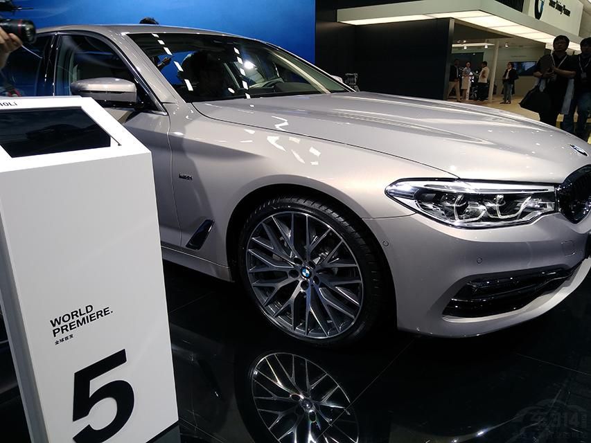 M˶װ״ڹ5ϵг֣ʱɫʣ׺һЩ