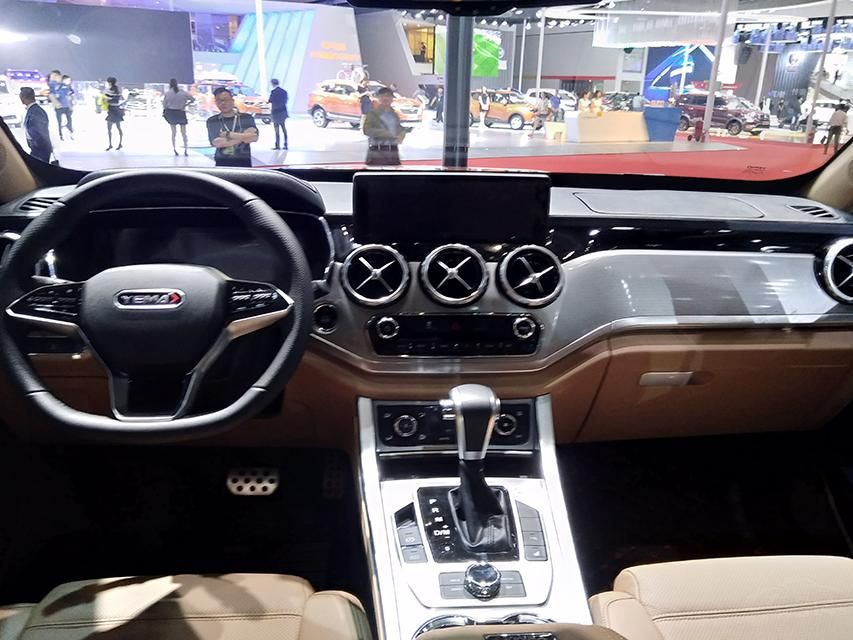 �����ߴ緽�棬�³������߷ֱ�Ϊ4650/1835/1715mm�����Ϊ2665mm��