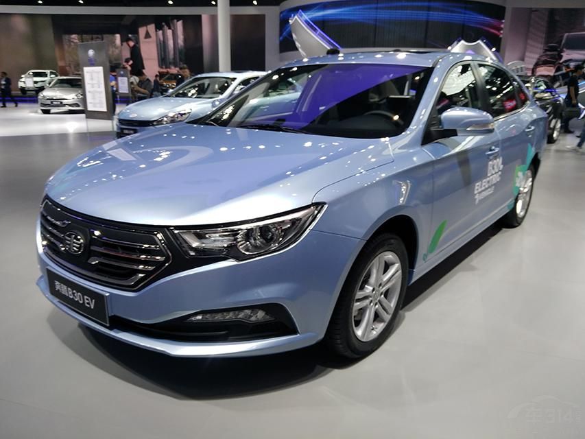 �䱸������Ϊ24.8kWh�ĵ���飬NEDC�������Ϊ180km�����ʱ�ٿɴ�140km/h��