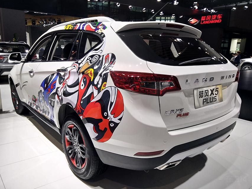 ���⣬�³����ṩ8�ֳ�����ɫ��ѡ��