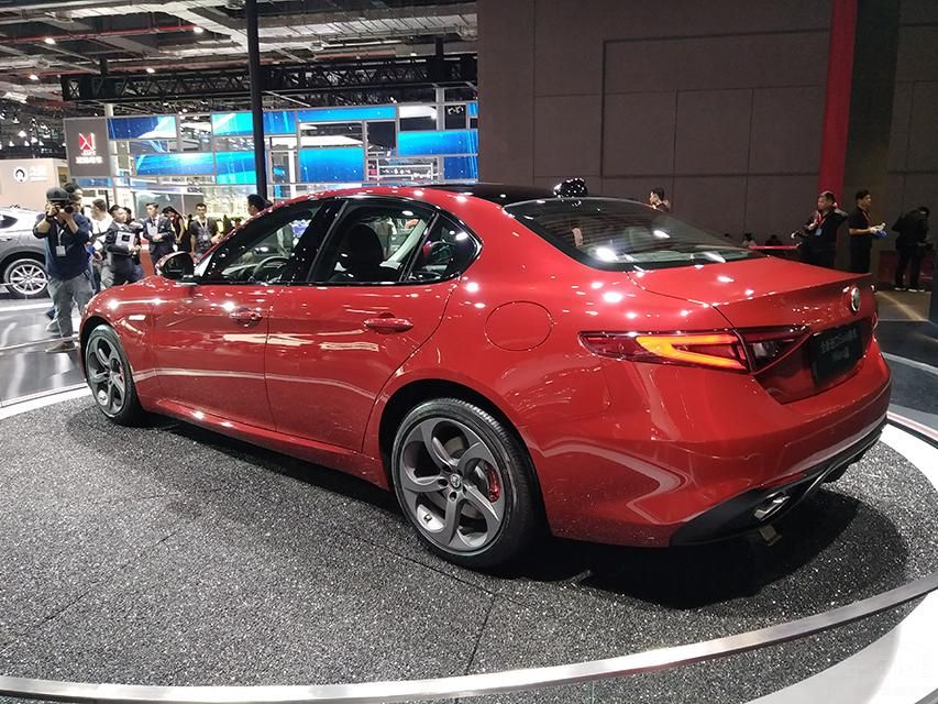 ۷棬ŷGiuliaӵкǿӾ˼Ϊرĺɫ⣬³־Եĵǽդͷͼ