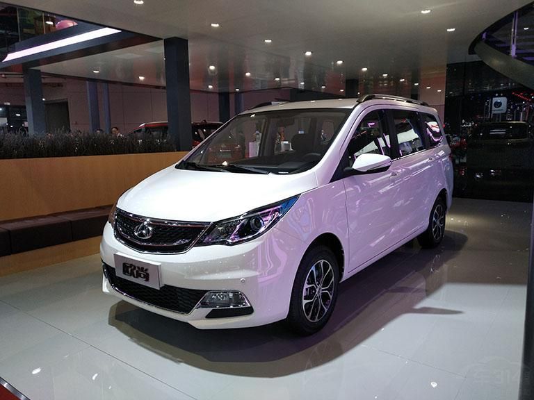 Ʋ˫ɫϬĴͣͻԳǰİʱС