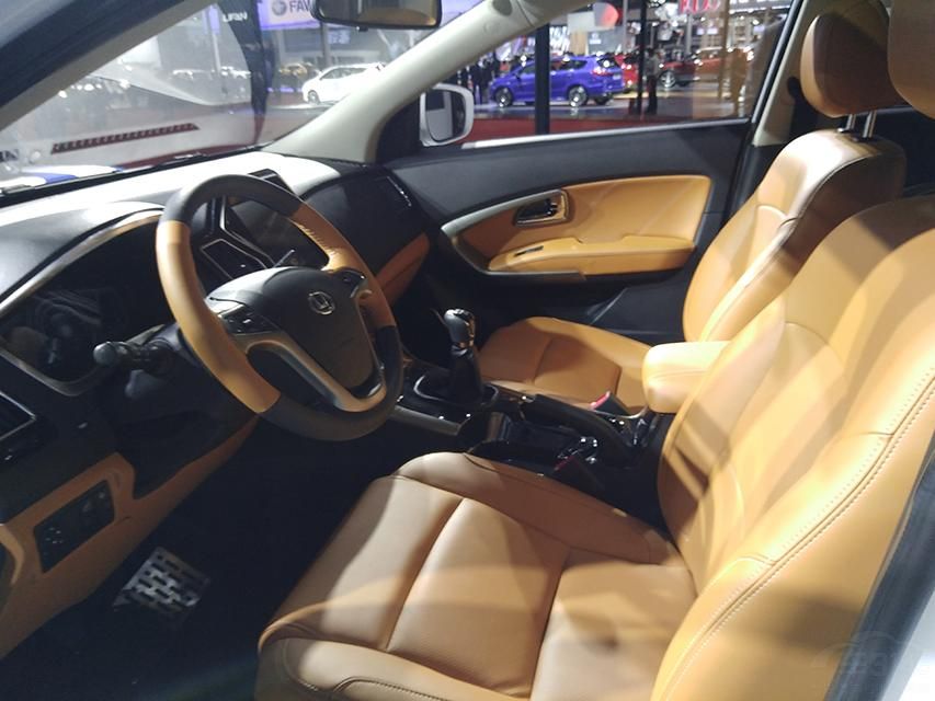 λ����������������ʵ�������������ں��Χ�·���