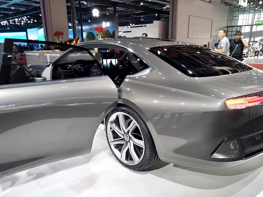 �³����ε�������Ƹ��пƼ��У���/����ʻϯǰ�����пصȲ�λ���䱸��Һ����ʾ����