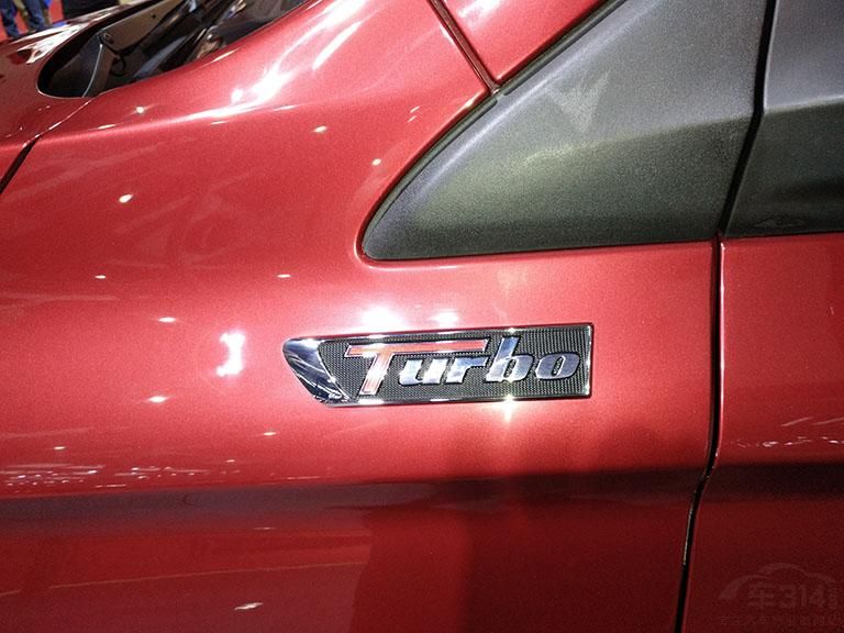 β�����棬�ó���������ɫ�������岢�����ź�ɫ��Χ��ʹ�����������˶��С�