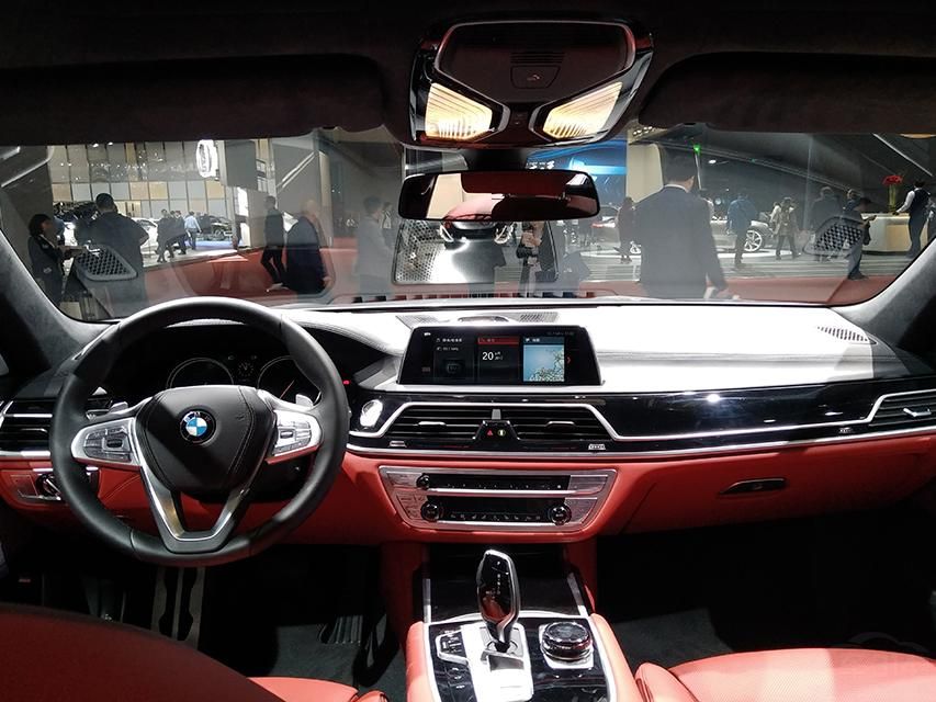 ��Ȼ���α仯�ϴ󣬵������߶Ա���7ϵ�����ۣ��а��бᡣ