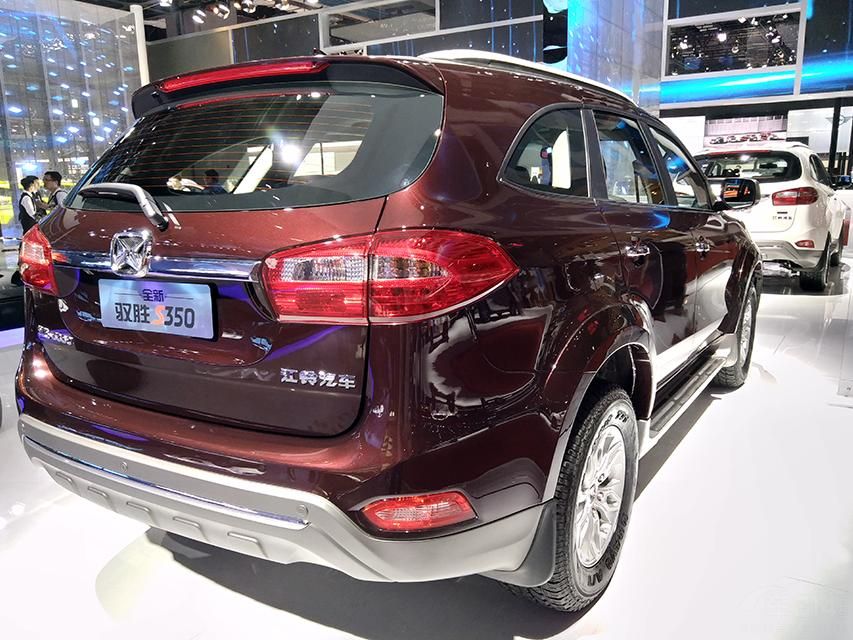 �³��������ֿ���䱸�ĳ���̤���Լ���������ܣ���̥�ߴ���Ϊ235/65 R17���꼪˹bravo AT771ԽҰ��̥��