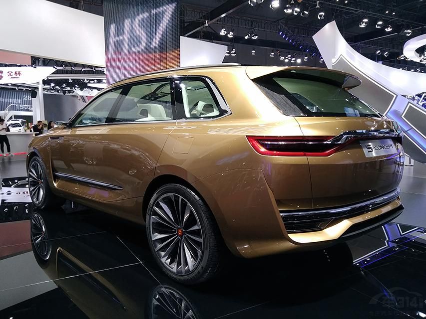 ����HS7���п�̨����ʮ�ֿ��󣬲������˽϶�ľ���Ԫ�ء�