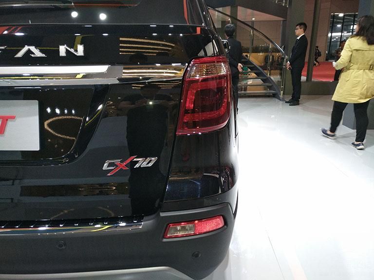 �·��ı��ո�װ����Ҳ�жƸ��������ƹ���ʹ�ͬ��ɣ��о���Ϊϸ�塣