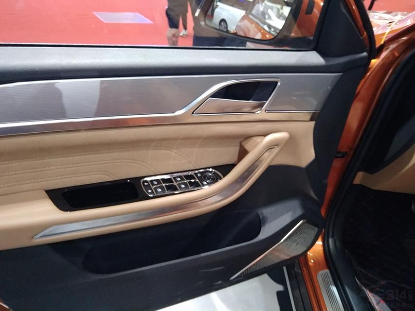 �ڰ�ȫ���÷��棬Ұ��T80�������е�����ɲ�Լ������״2.0T���䳵�ͻ�����������360��ȫ��Ӱ��