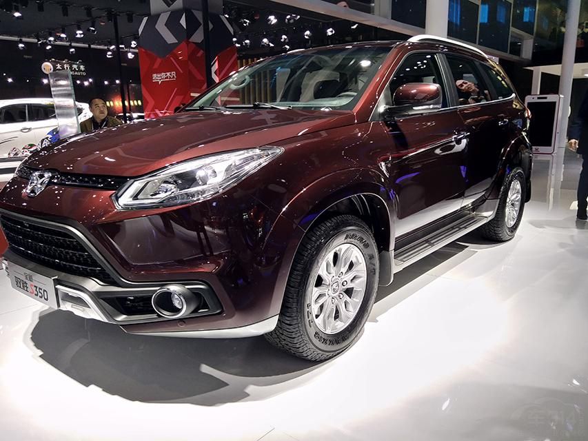 ͬʱ�����䶨λ����ƫ����Ӳ��SUV���ײ�����ɫ�ķ��������Ϊ�������˼���Ӳ����Ϣ��