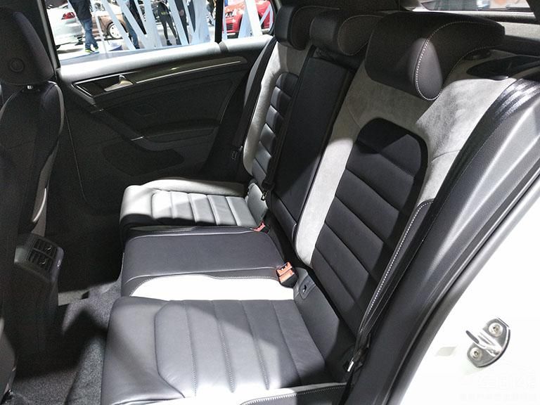 ߶R-LineŵͷٲȻϵĵ䷶ҷĶϷǳԡ