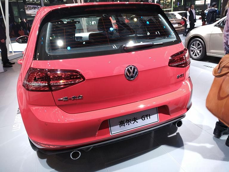 ۷棬³ǰդǰƸխһָӽվµĸܣǰƲȫLEDƣڴڼ˺ɫװսʮ㡣β仯ȫLEDҶԳƵĴ˫ֳ˸˶ӾЧ