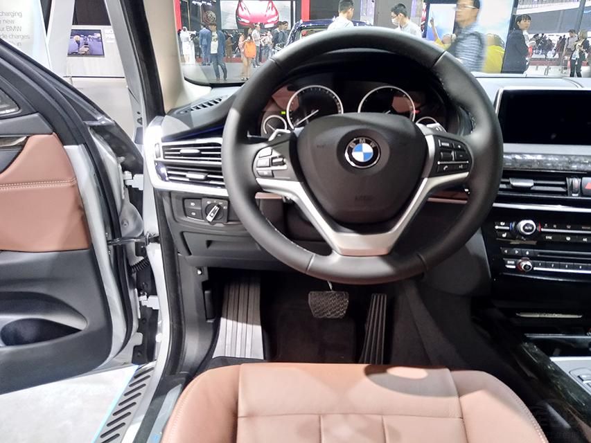 ��̥���棬�ó��䱸�˳ߴ�Ϊ255/50 R19�ı�����Ы��ǰ̥��