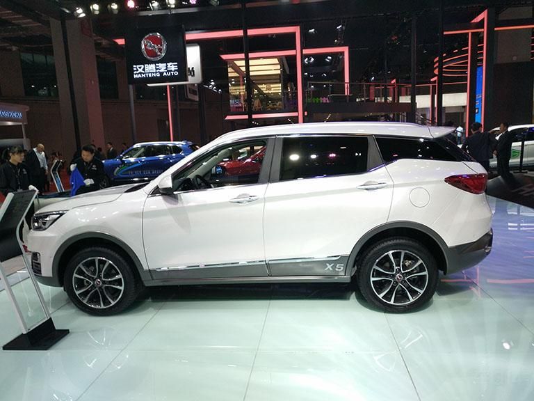 ԶƸװΣĺɫ°ΧͳSUV