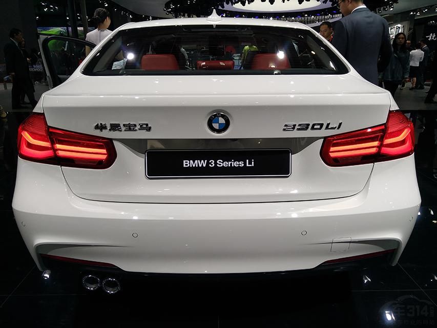 Ӧ콢BMW 7ϵһiDrive ˻Ҳ뵽2017BMW 3ϵϡȫ½ʾʸиɫϸ壬Ӳ˵ԭеĿʽΪʱеĿƬʽӲ˵ֱ