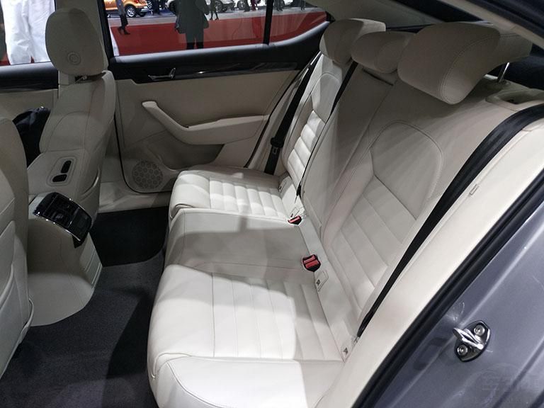 ʵλڸ䳵лװMirrorLinkCarPlayܵĵڶMIBϵͳ/ͨǰΡɼȺԼ