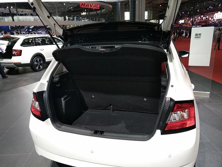 ���а���˶���ɽ���ѡװ��