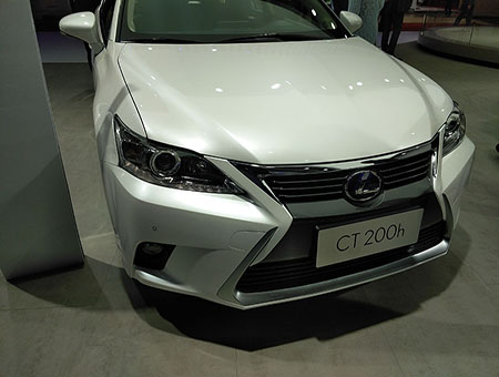 Լ۱ߵĻ춯 ׿˹CT200hʵ