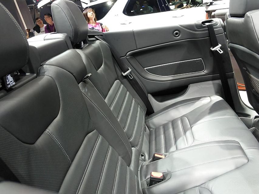 ʤ⳨䱸8ӢҺûѡװ10.2ӢInControl Touch ProϢϵͳͬʱWiFiȵ㡢ƻCarPlayԼӦó