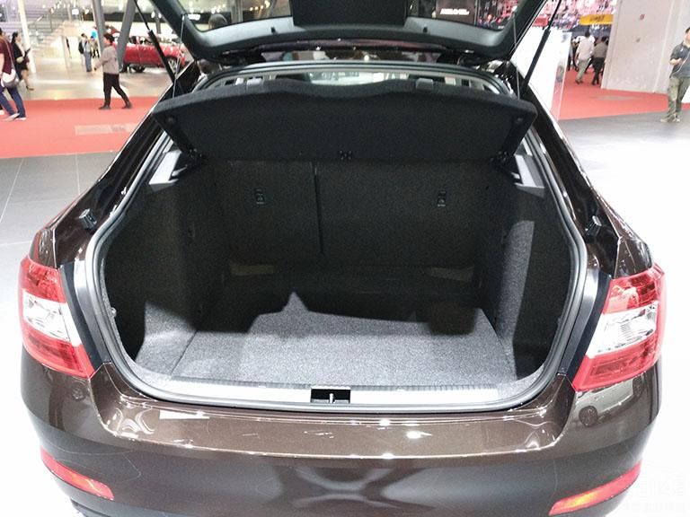 ĳβԵķǳأΪĳռ˷ʡC͵βƲʱΪеLEDԴʽܣʹĳβ˸õӾЧ