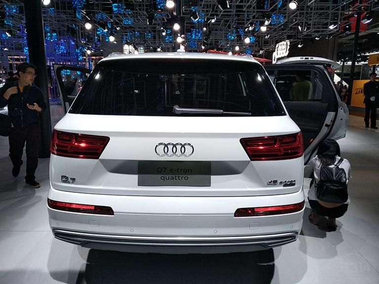 µQ7 e-tronͨȫ°µQ7ò־ԵǰդɫװΡ