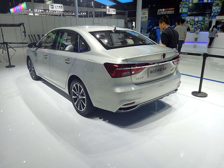 ���÷��棬�³�������10.4Ӣ����崥�ص�������12.3Ӣ��ȫҺ������ʽ�����Ǳ��̡�