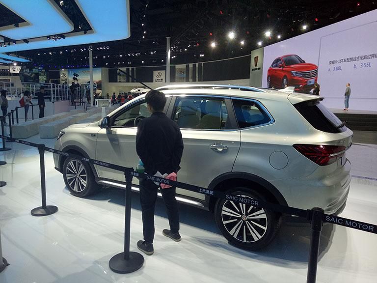 ���⣬�³�װ����ǹ��Ϊ235/50 R18���꼪˹Ʒ��Arctictrekkerϵ����̥��