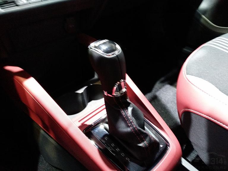 ����ϵͳ���棬��1.4L������ƥ�����5���ֶ���6���Զ������䡣