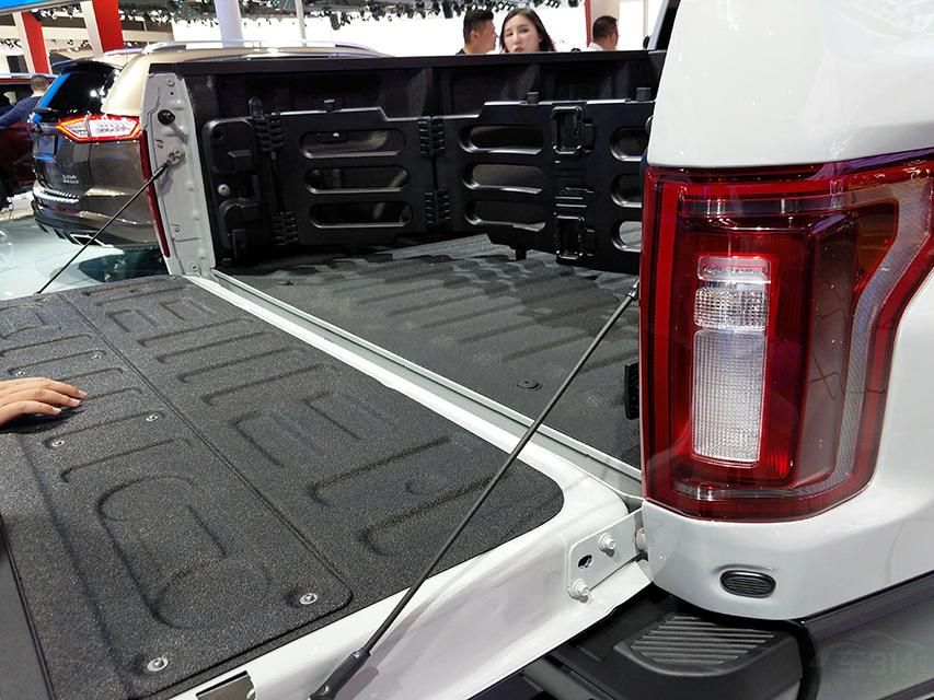 ³䱸лƬSYNC 3ϵͳȫӰקǰƤμ/ͨ硢ǰ230VԴڡӦѲͳƫԤá