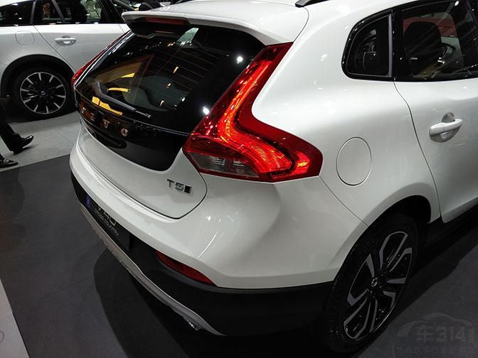 ֶV40ʮּԼʱУͨᳵΪ˶൱ɫ