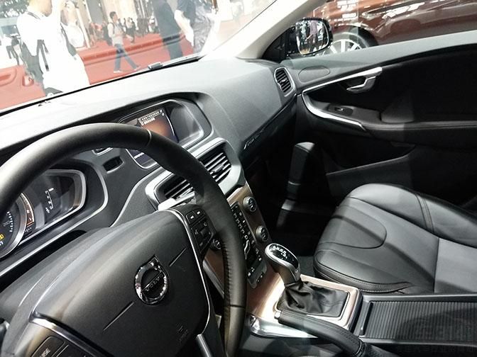 ̲ʽ˶ͣɶѲýȰťϵLOGO֮ǰɫΪɫ