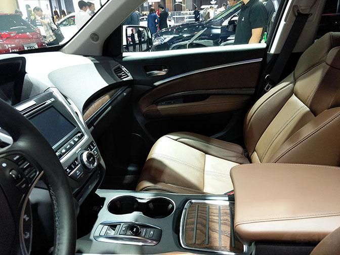 β�����ڲ���ǻ�ṹ�������Ż�������������ȫ�µ�˫�߹������Ƹ�����װ�Σ���������ֿ�������