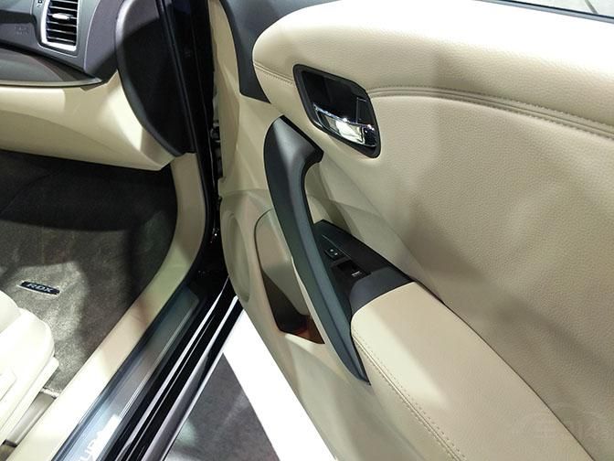 ÷棬2016RDXӵжѲƫ븨绰Ƶȹܣöƣʹ÷㡣RDX촰ƬӰԿ׽ƤΡ綯ڡ֧šμ䡢ǰμȡLEDơӾԶѣĿԶյ¶ȷƵá