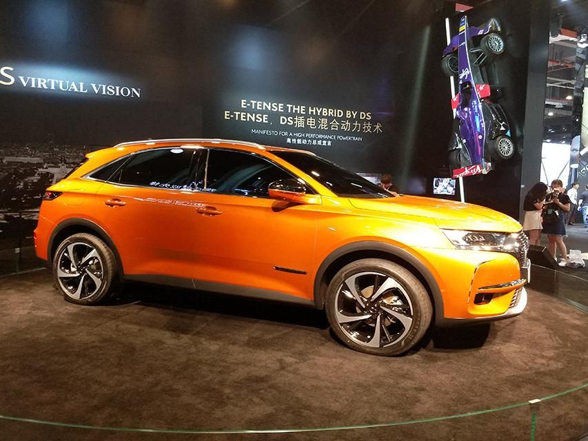 DS 7 CROSSBACKӵʽLEDǰƣʱڵLEDģת180.