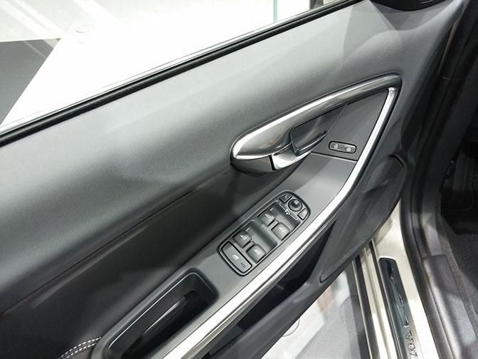 棬2017V60ʹȫµ2.0T·Ϊ245ֵŤΪ350ţףϵͳ8һʽ䡣ٷ0-100km/hļʱΪ6.8룬ۺϹͺΪ7.7L/100km